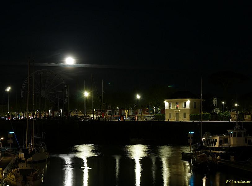 La Rochelle vu d'en haut, cours des Dames et tour de la Chaîne