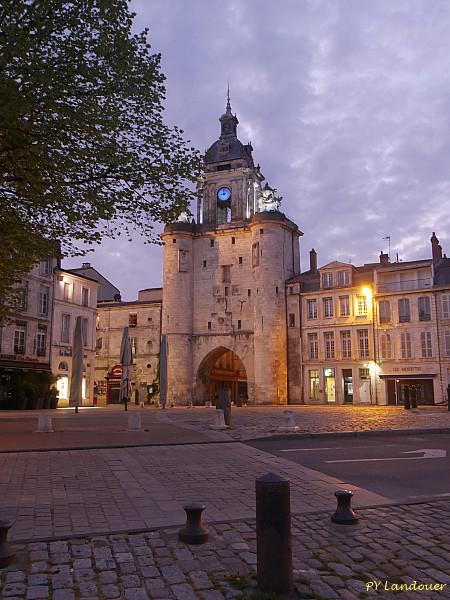 La Rochelle vu d'en haut, cours des Dames et tour de la Chaîne