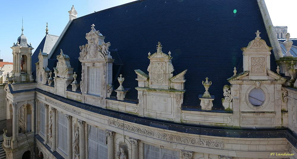 La Rochelle vu d'en haut, Hôtel de Ville, la cour