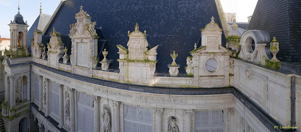 La Rochelle vu d'en haut, Hôtel de Ville, la cour
