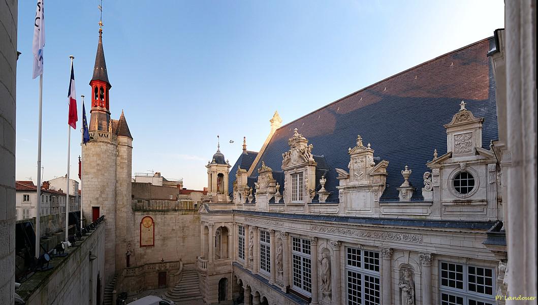 La Rochelle vu d'en haut, Hôtel de Ville, la cour