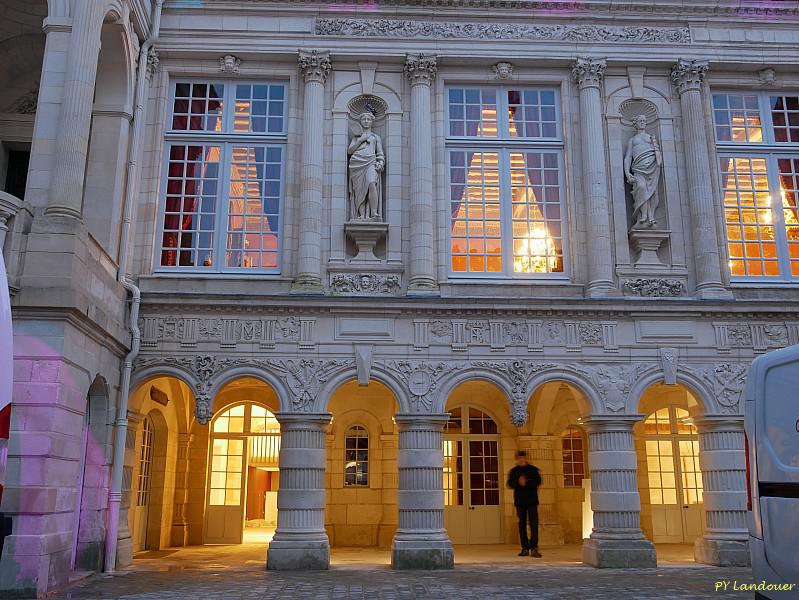 La Rochelle vu d'en haut, Hôtel de Ville, la cour