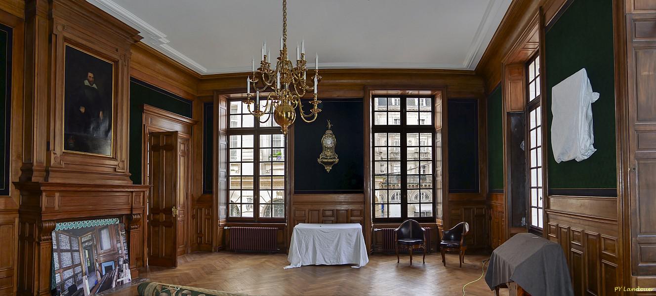 La Rochelle vu d'en haut, Hôtel de Ville