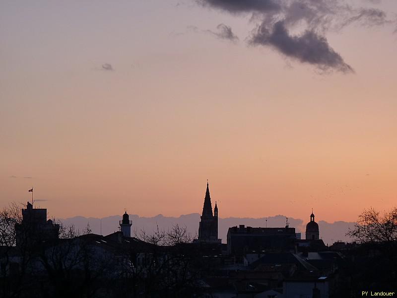La Rochelle vu d'en haut, Tours vues de loin